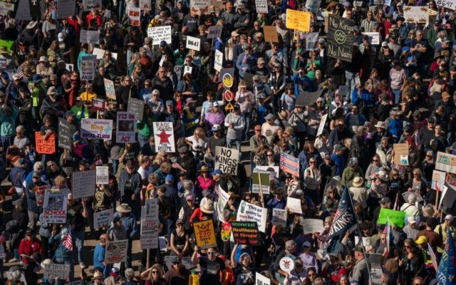 Val de proteste în SUA: orașe întregi se ridică împotriva administrației Trump
