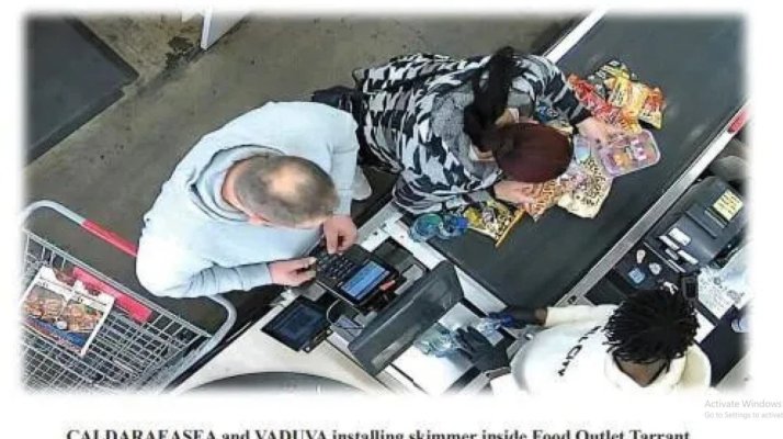 Doi români, în centrul unei rețele uriașe de fraudă în SUA cu carduri clonate