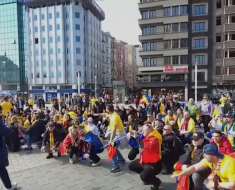 Suporterii fac spectacol pe străzile din Istanbul, înainte de meciul România-Turcia. Video