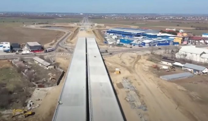 Chinezii abia se târâie pe șantierul singurei autostrăzi pe care o construiesc în România. Video