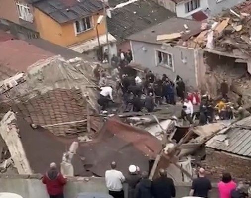 Explozie în districtul Fatih al Istanbulului. Două clădiri s-au prăbuşit. Video