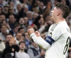 Real Madrid anunţă o „accidentare gravă” a lui Federico Valverde în urma unui fault nesancţionat al lui Kang-In Lee la meciul cu Atletico Real Madrid anunţă o „accidentare gravă” a lui Federico Valverde în urma unui fault nesancţionat al lui Kang-In Lee la meciul cu Atletico