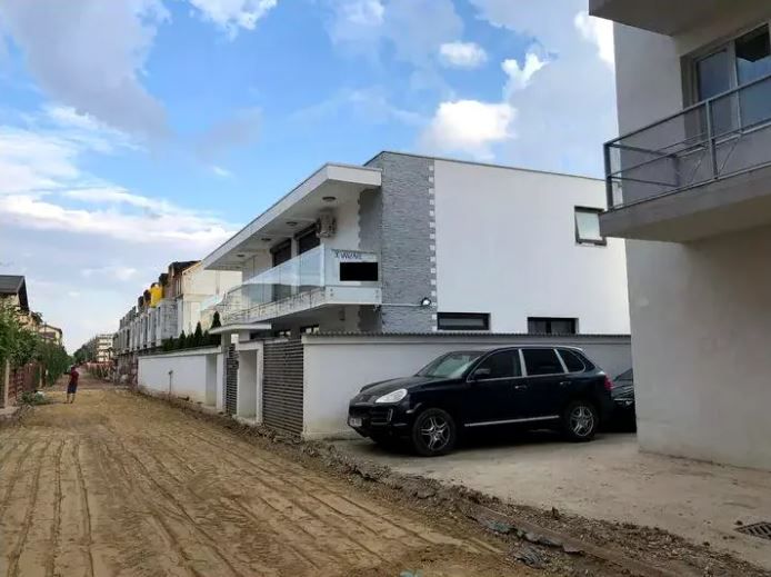 Cum arata vila lui Florin Salam, pe care a transformat-o in hotel. Doar liftul a costat 30.000 de euro