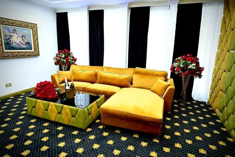 Cum arata vila lui Florin Salam, pe care a transformat-o in hotel. Doar liftul a costat 30.000 de euro
