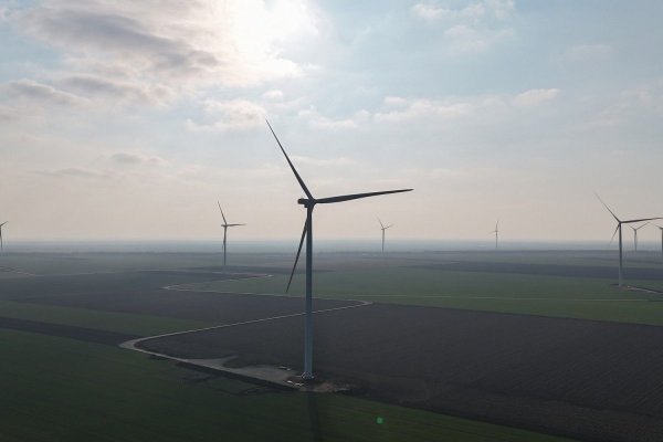 Parcul eolian de la Pecineaga va deveni funcțional, începând din această lună