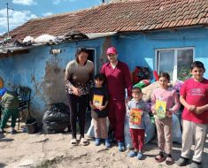 Familia greu încercată din satul Pelinu a fost vizitată de voluntarii Asociației „Suflete Deschise“