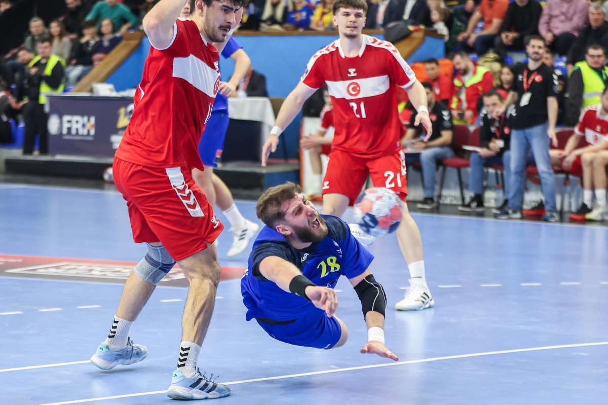 Bogdan-Catalin Rata, al patrulea jucator de nationala la handbal, vine la CSM Constanta! Bogdan-Catalin Rata, al patrulea jucator de nationala la handbal, vine la CSM Constanta!
