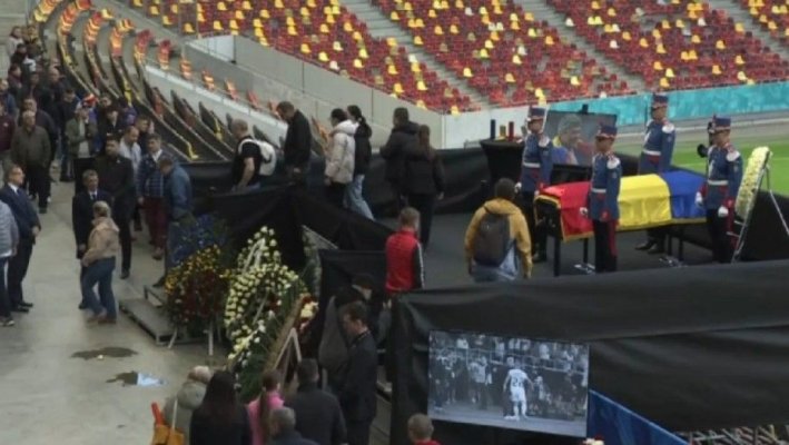 Sute de oameni și-au luat adio de la Mircea Lucescu, la Arena Națională. Video