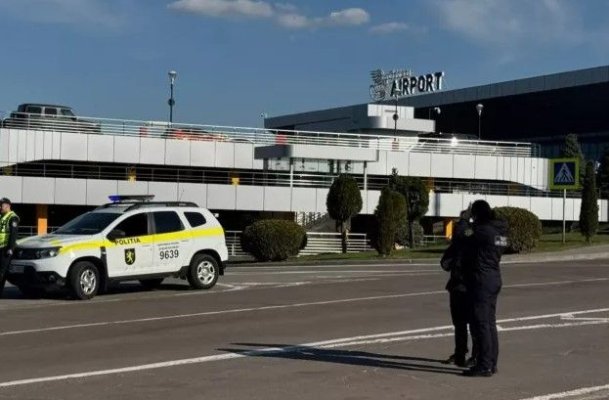 Alertă cu bombă, pe Aeroportul din Chișinău. Zboruri afectate și pasageri evacuați de urgență