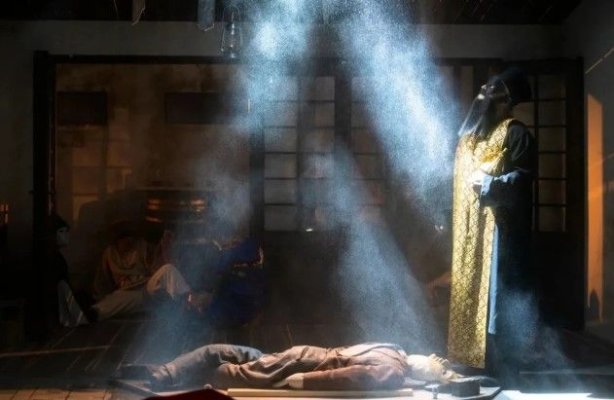 Un tavan a căzut peste un actor, la Teatrul Național din Iași, chiar în timpul spectacolului