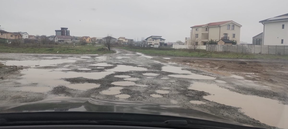 Locuitorii cartierului Veterani ii cer sprijinul lui Mitroi ca sa reabiliteze strazile distruse de ploile din ultima vreme. Video Locuitorii cartierului Veterani ii cer sprijinul lui Mitroi ca sa reabiliteze strazile distruse de ploile din ultima vreme. Video