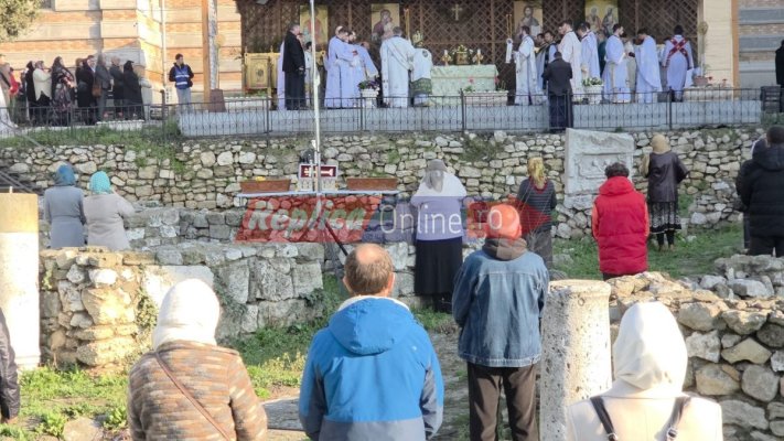 IPS Teodosie a oficiat slujba de Florii,  la Catedrala Sfinții Petru și Pavel. Video
