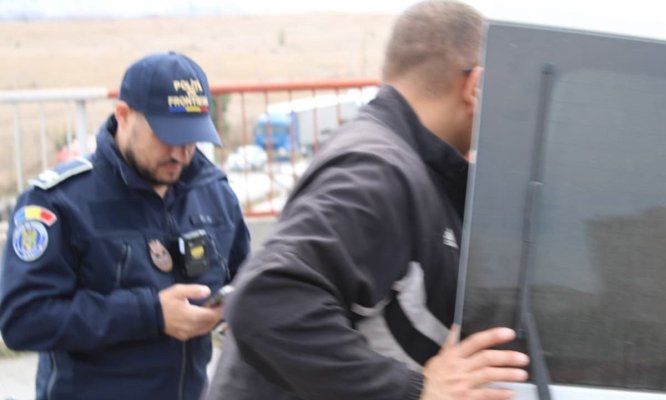 În pragul sărbătorilor Pascale, polițiștii de frontieră au descoperit bunuri contrafăcute și unelte de pescuit ilegal