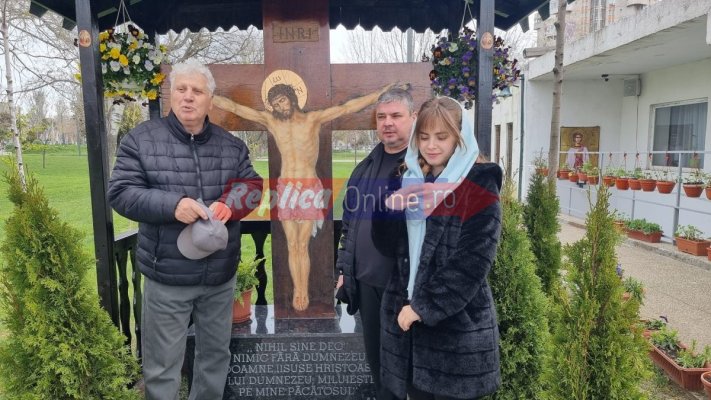 Troița ridicată de Asociația Suflete Deschise în parcul de la Gară a fost sfințită de ÎPS Teodosie. Video
