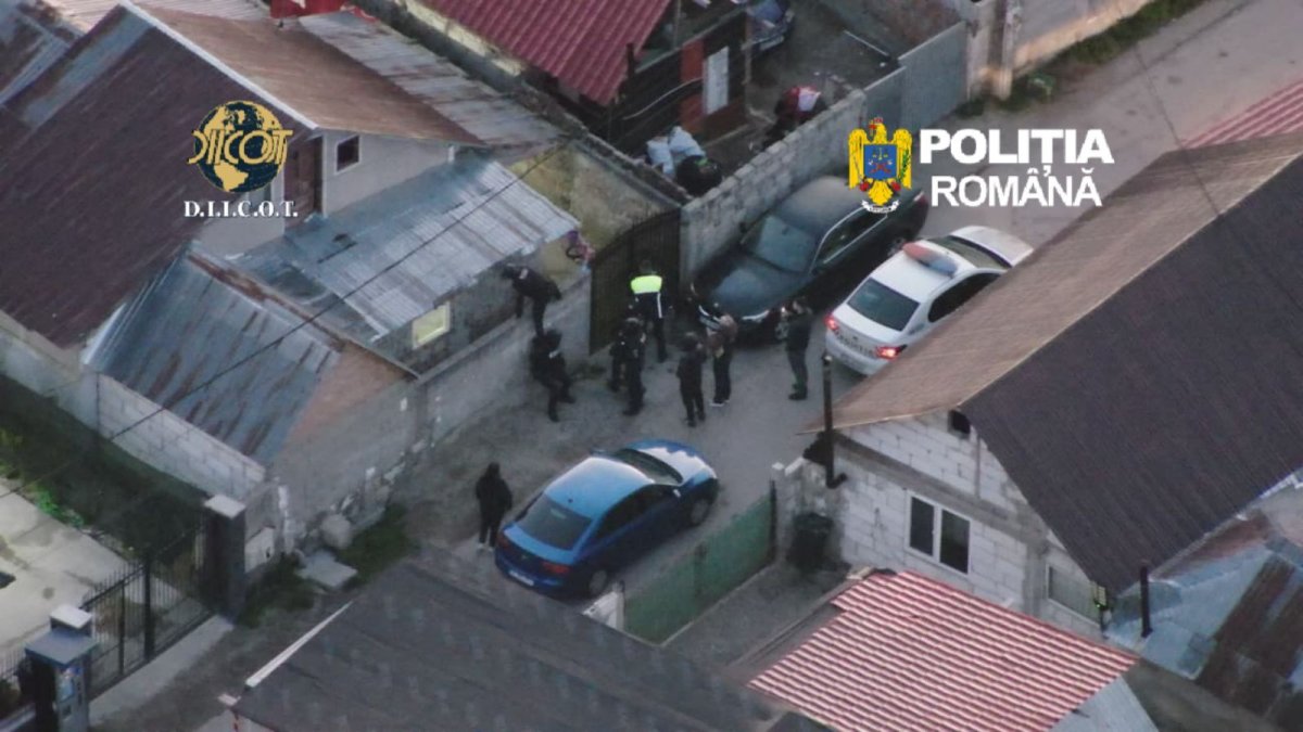 Perchezitii de amploare in Capitala si in alte 4 judete, intr-un dosar de proxenetism. Video