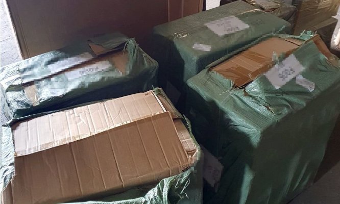 Polițiștii de frontieră constănțeni au descoperit bunuri contrafăcute, în valoare de aproape un milion de lei
