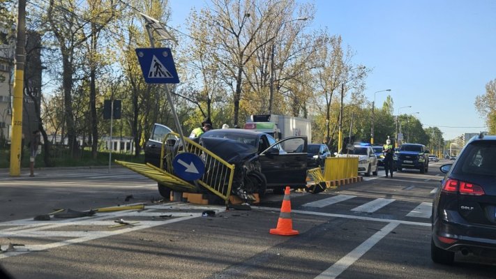 Accident rutier în apropiere de Hotel Dorna din Mamaia! Șoferul a părăsit locul evenimentului