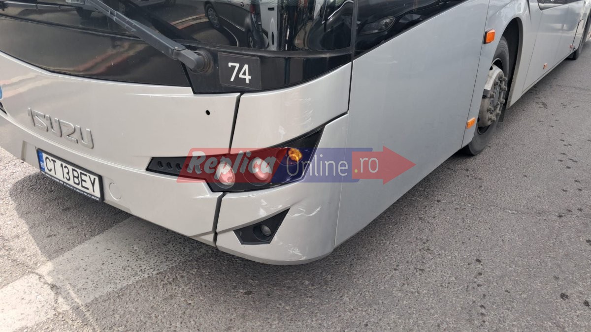 Accident rutier grav in apropiere de Supernova Constanta! 4 masini au fost implicate. Video Accident rutier grav in apropiere de Supernova Constanta! 4 masini au fost implicate. Video