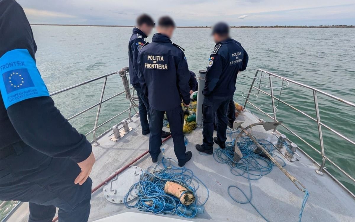 Politistii de frontiera au salvat 17 sturioni prinsi in plase ilegale pe Marea Neagra. Video