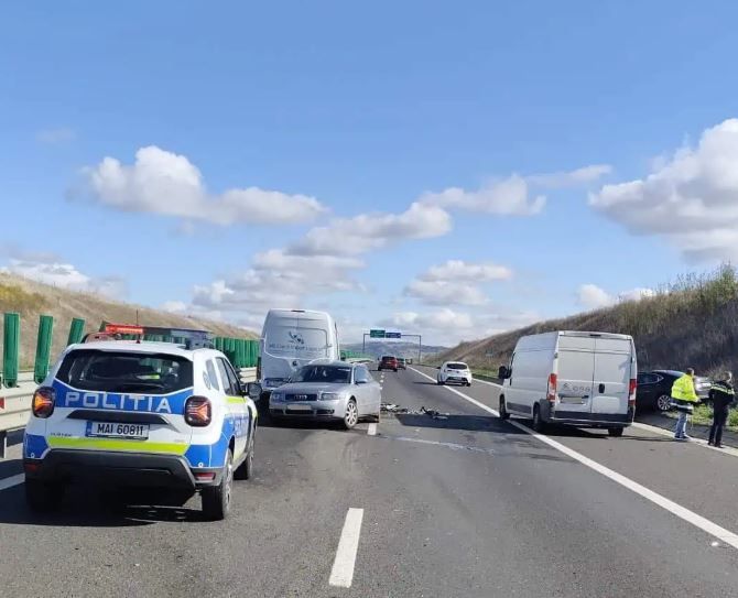 Un sofer de tractor a fost prins beat la volan dupa ce a intrat intr-un copac, pe DN38