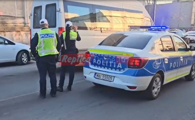 Accident grav pe strada Mircea cel Bătrân! O tânără a ajuns la spital după ce a căzut de pe motocicletă! Video
