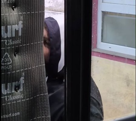 Nu ne mai revenim! Un călător a fost la un pas sa bată un șofer CT BUS, după ce a încercat să-l dea jos din autobuz. Video