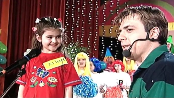 Cine e fetița care, în 1998, refuza să îi dea batista lui Horia Brenciu la televizor?