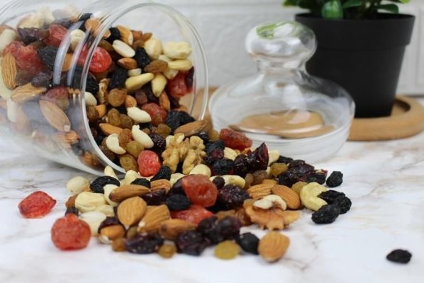 Nucile: o sursă de grăsimi sănătoase pentru o dietă echilibrată 