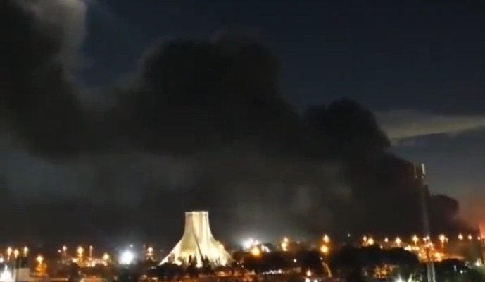 S-a dezlănțuit ”iadul” la Teheran: Israelul n-a mai așteptat expirarea ultimatumului lui Trump și a atacat extrem de puternic în Iran
