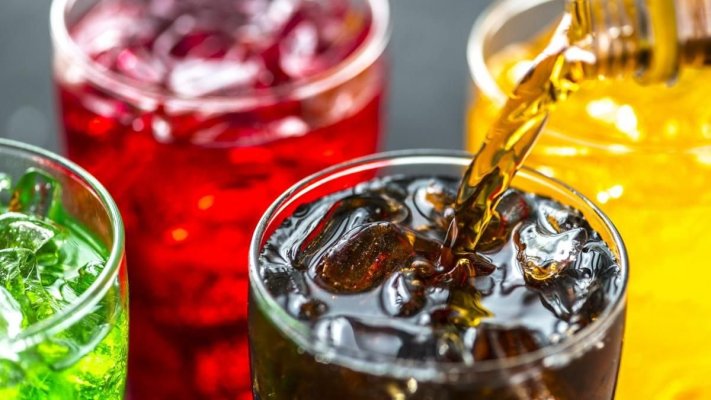 Cât de periculos este să bei sucuri dietetice. Efectul pe care îl au asupra poftei de mâncare