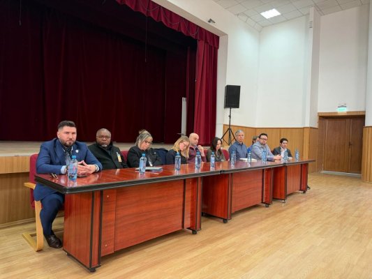 Viceprimarul cu atribuții de primar din Cernavodă, Cătălin Marian Apostol, a participat la o întâlnire organizată de CNE Cernavodă