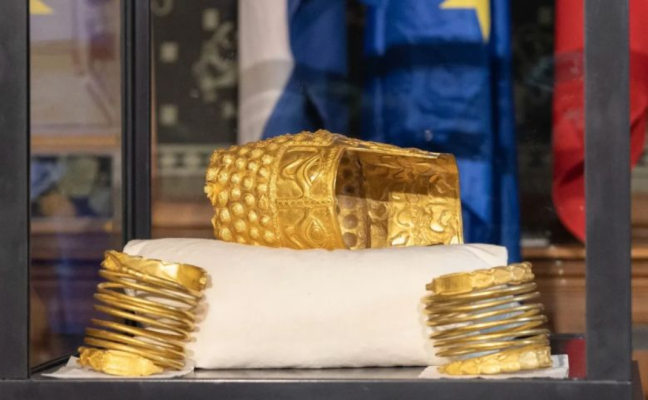 Coiful de la Coțofenești și două brățări dacice sunt aduse azi în România și vor fi transportate, sub pază, la Muzeul de Istorie