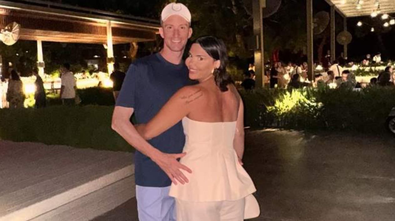 Ce facea Rares Cojoc in timp ce Andreea Popescu petrecea cu fetele. Campionul nu se lasa mai prejos
