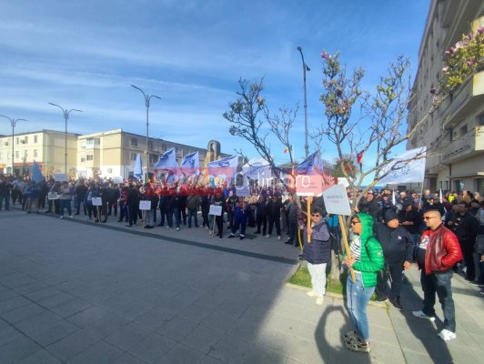 Sătui să fie ignorați, muncitorii de la Damen au ieșit din nou în stradă. Îi aude cineva?! Video