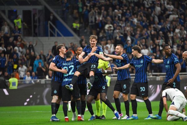 Au pus șampania la rece: Inter a „demolat-o” și pe Cagliari