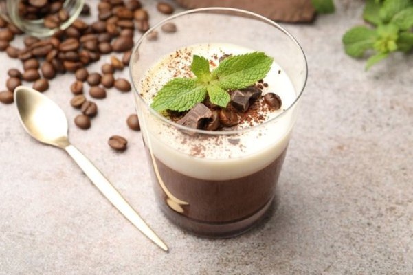Cum să folosești aparatul de cafea pentru rețete creative cu lapte și arome?