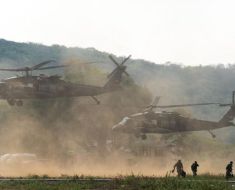 Pentagonul a adus elicoptere de atac Apache la Baza Mihail Kogălniceanu