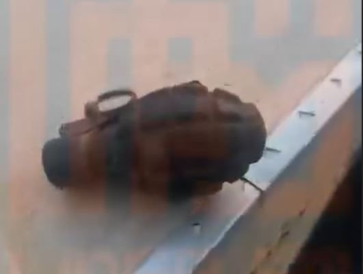 Alertă la Galați! O grenadă a fost găsită între blocuri. Video