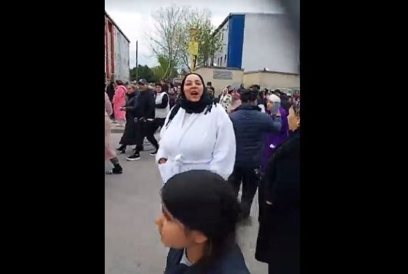 Una dintre victimele incendiului din Henri Coandă a fost condusă pe ultimul drum! Video