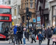 Guvernul britanic îi îndeamnă pe toţi cetăţenii să îşi facă rezerve de apă şi de alimente Guvernul britanic îi îndeamnă pe toţi cetăţenii să îşi facă rezerve de apă şi de alimente