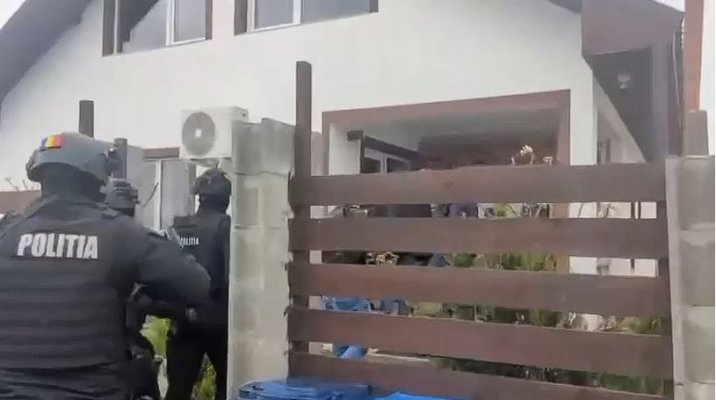 Percheziții în Valu lui Traian, într-un dosar penal de nerespectare a regimului armelor și muniților