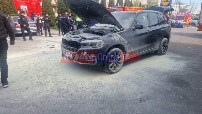 Incendiu la un automobil, în parcarea LIDL Tomis 3