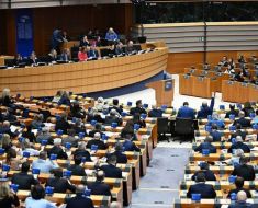 Scandal în PE! Un eurodeputat cere să fie tăiate la jumătate salariile aleșilor de la Strasbourg și Bruxelles Scandal în PE! Un eurodeputat cere să fie tăiate la jumătate salariile aleșilor de la Strasbourg și Bruxelles