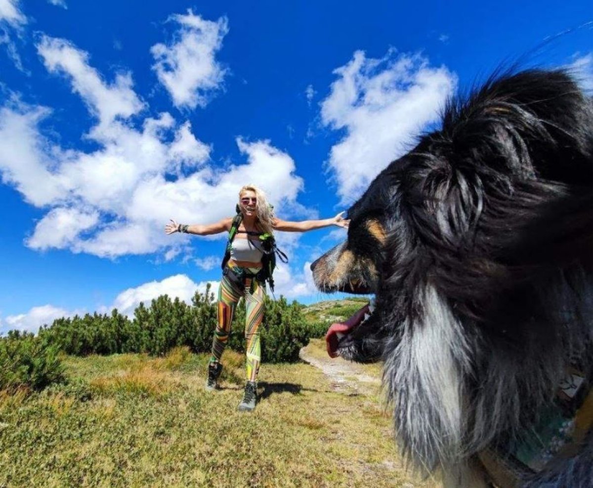 Povestea influenceritei din Romania care si-a schimbat viata la 37 de ani. A plecat din tara cu 1000 de euro si un catel adoptat