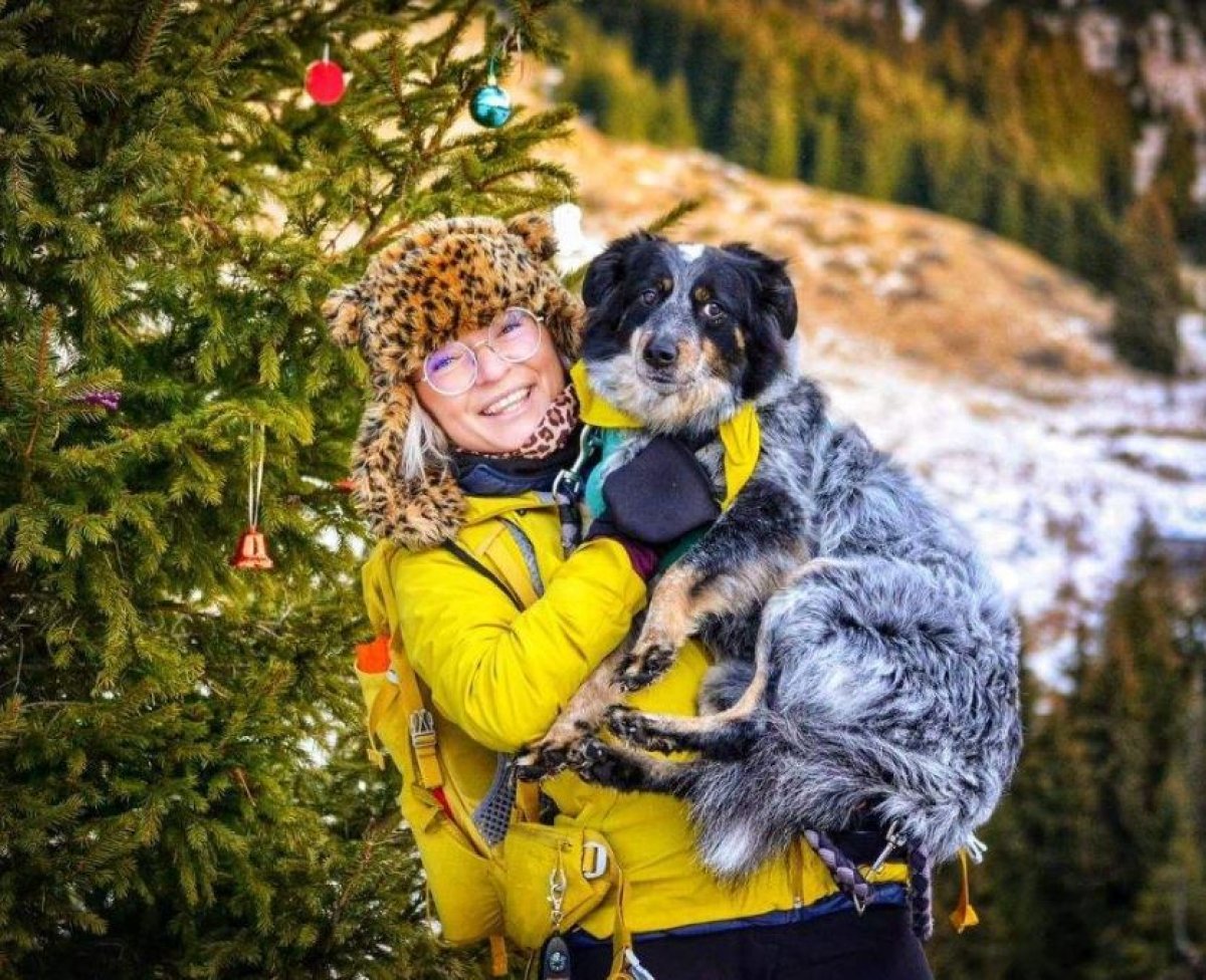 Povestea influenceritei din Romania care si-a schimbat viata la 37 de ani. A plecat din tara cu 1000 de euro si un catel adoptat