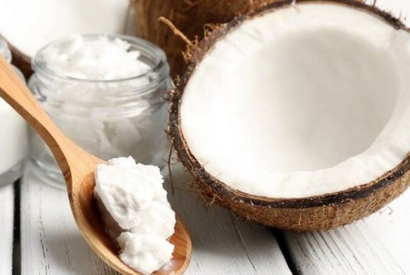 Uleiul de cocos, remediul natural pentru constipație. Cum să-l folosești