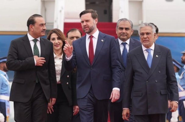 JD Vance a ajuns la Islamabad, întâmpinat de șeful armatei pakistaneze