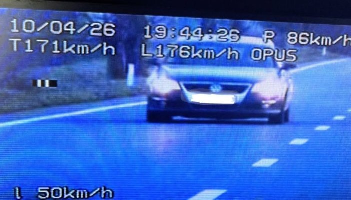 O șoferiță a rămas patru luni fără permis după ce a dat acul kilometrajului peste cap pentru că... i se ardeau cozonacii în cuptor