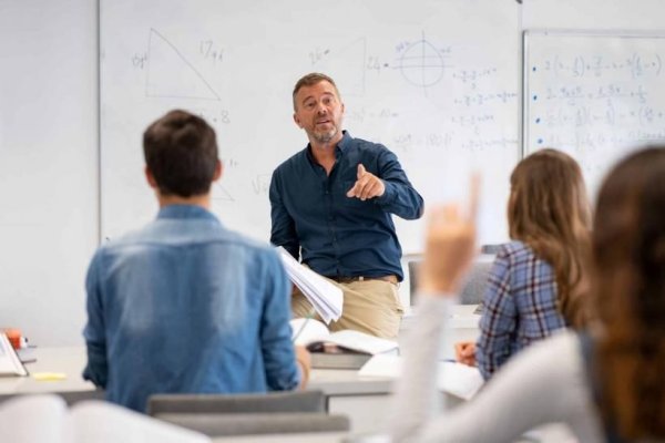 Zvonurile care au alertat profesorii: La analiza dosarelor pe post nu vor mai conta doctoratele, gradele didactice, ci vechimea Ce zice Nistor!