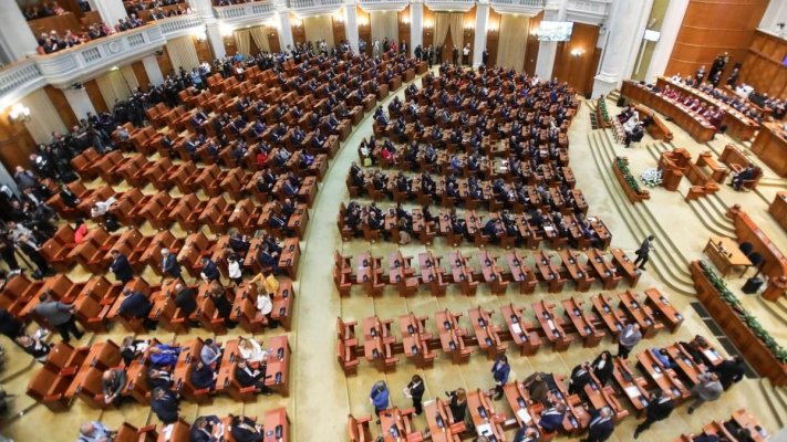 USR a votat împotriva acordării de bani în plus pentru șefii companiilor de stat